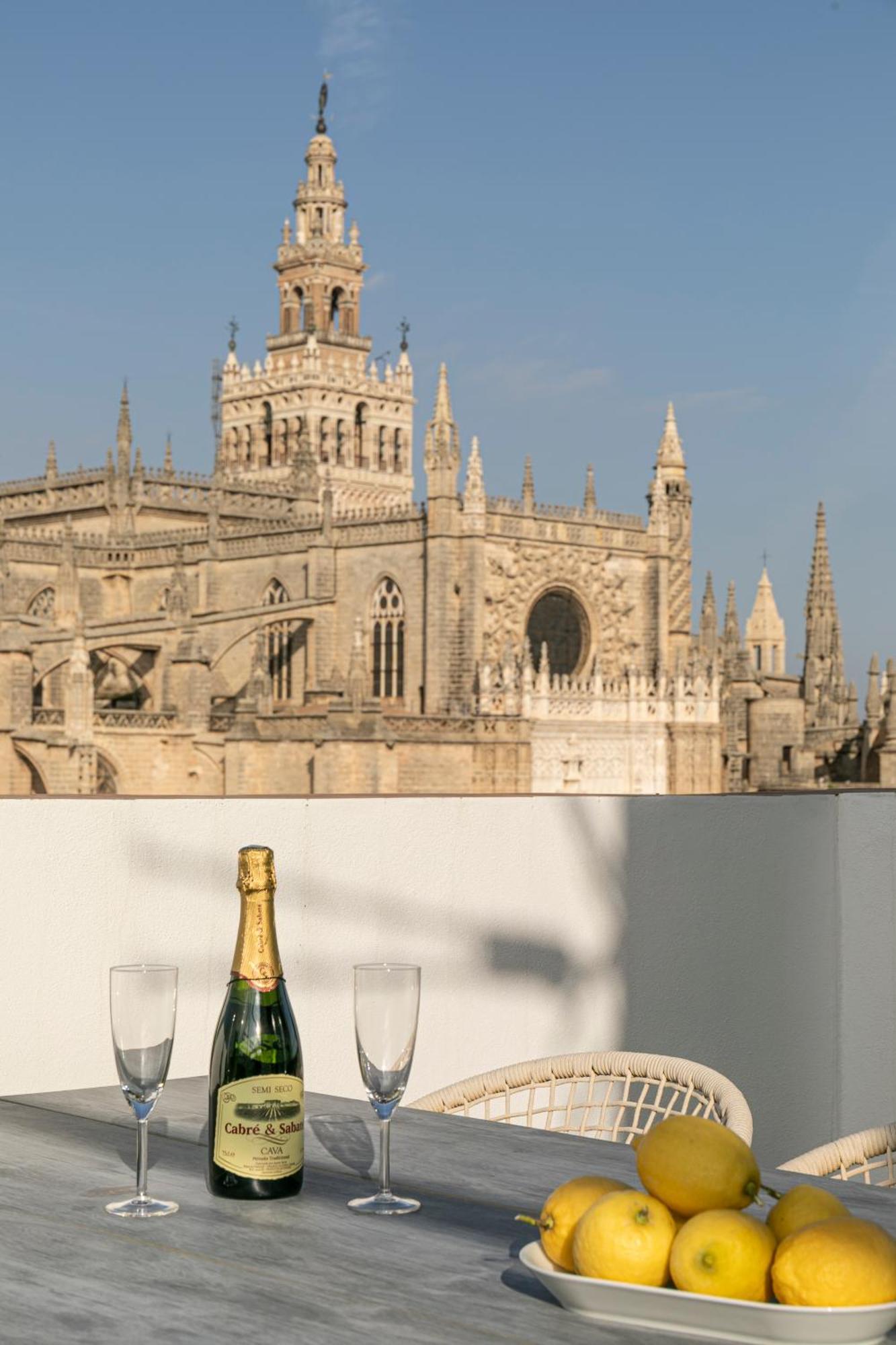 Isg Apartments Modern Atticpool At The Cathedralfree Parking Sevilla Exterior foto